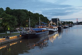Restaurant_ships_on_the_river_Aura_in_Turku 1